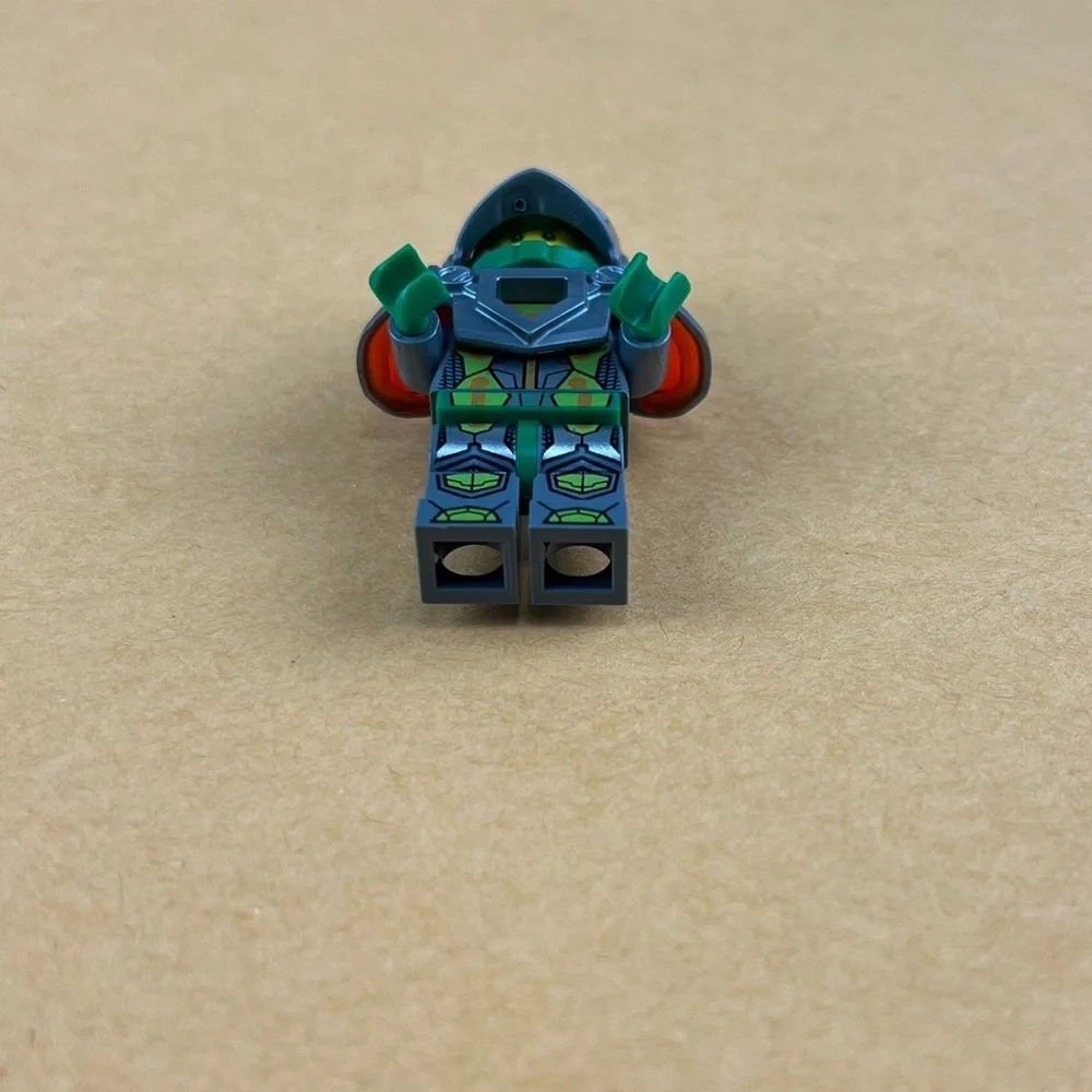 LEGO Aaron Silver Visor Minifigure 70325 Nexo Knights Castle 2